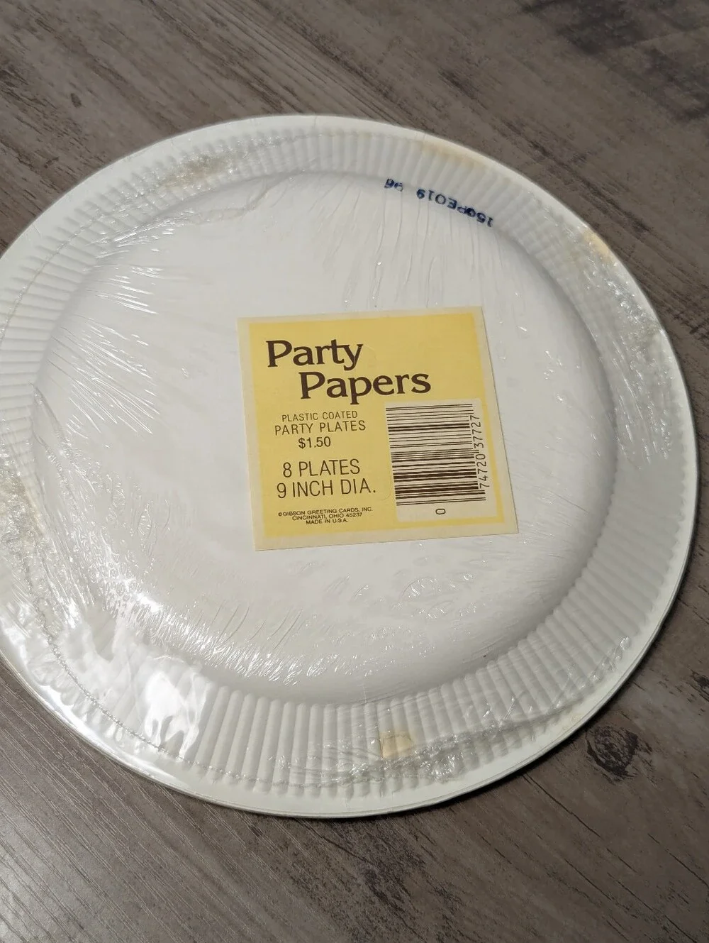Garfield Party Plates - vintage Dead stock